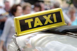 Czym warto się kierować przy wyborze korporacji taxi?