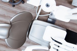 Implantologia stomatologiczna – co to jest i jak przebiega leczenie krok po kroku